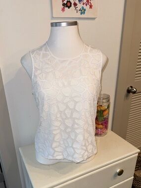 ❤️ Vince Camuto White Sleeveless Textured Lace Overlay Top Large